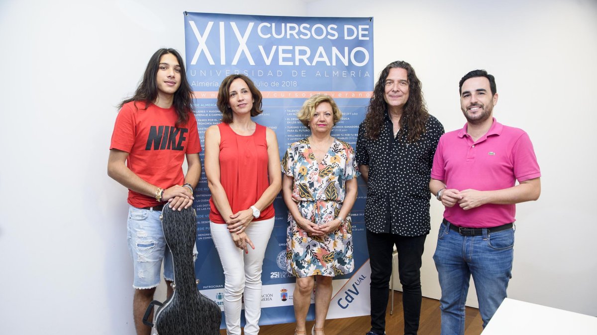 Tomatito, \'José dle Tomate\' y autoridades en la presentación.