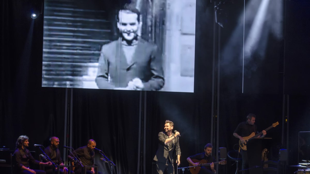 Momento del concierto de Miguel Poveda. Foto: José antonio holgado