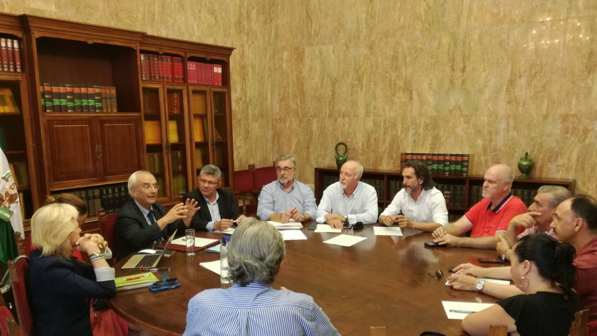 Reunión de la Mesa del Tren con el subdelegado del Gobierno