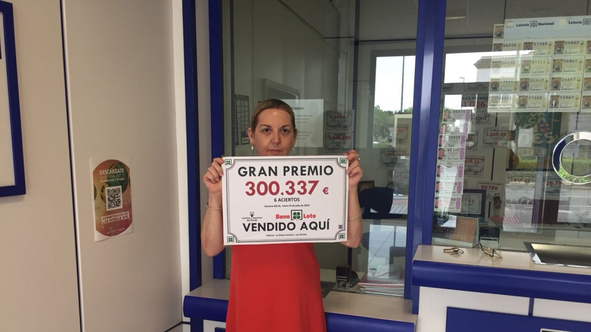 Mari Carmen Baeza, responsable de la Administración de Lotería número 6 de Las Norias.