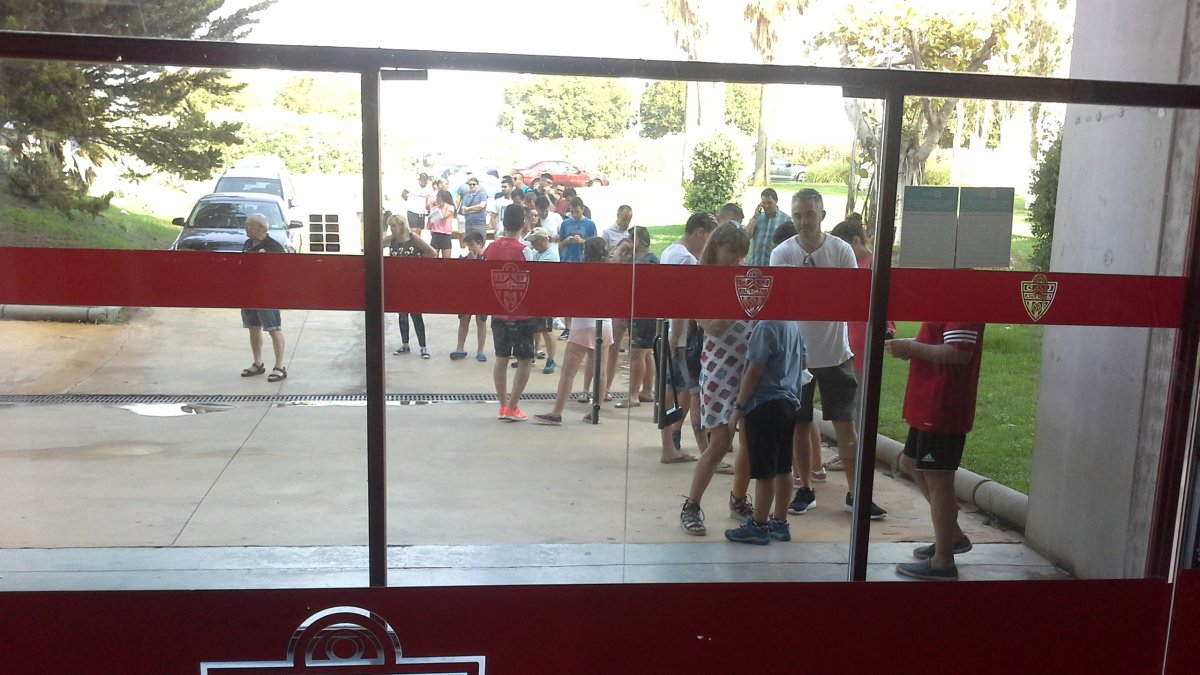 Gran ambiente en la sede del Almería.