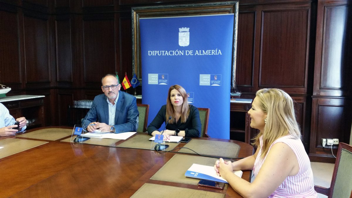 El diputado socialista Francisco García en rueda de prensa en la Diputación.