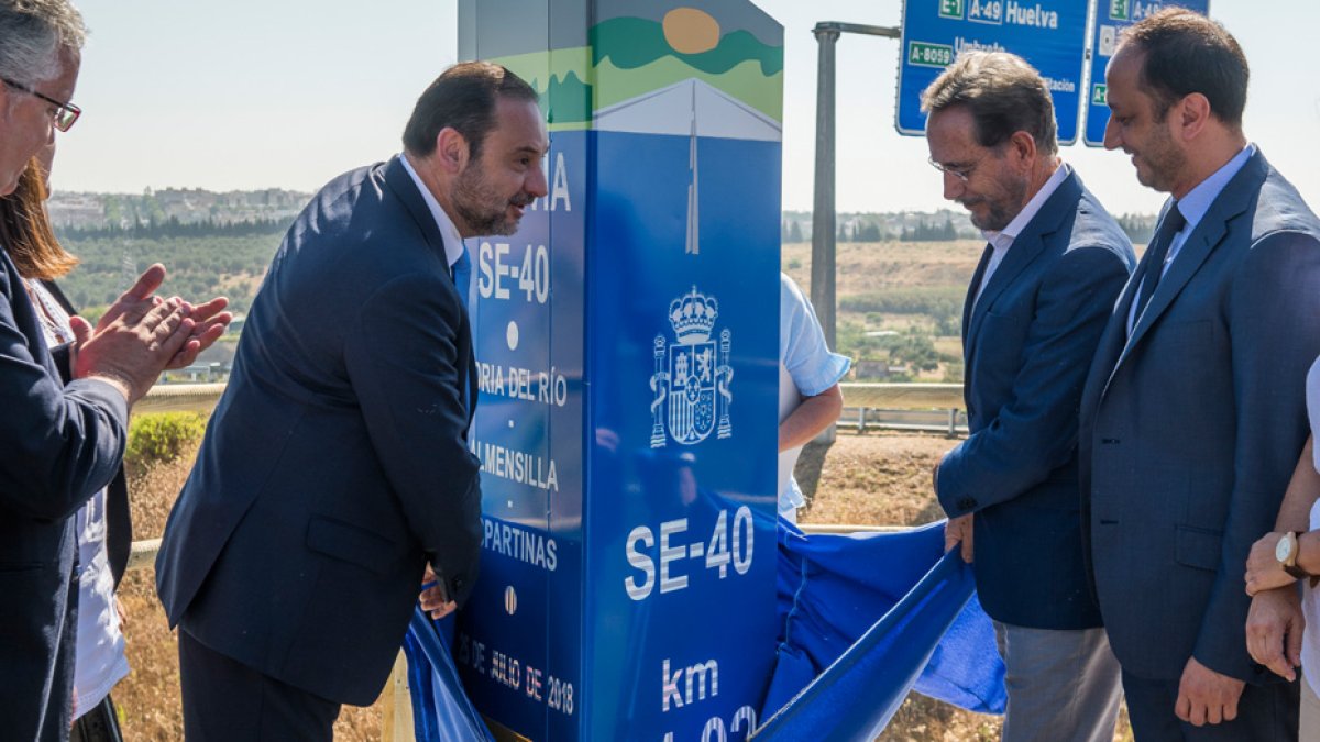 El ministro, ayer en Sevilla.