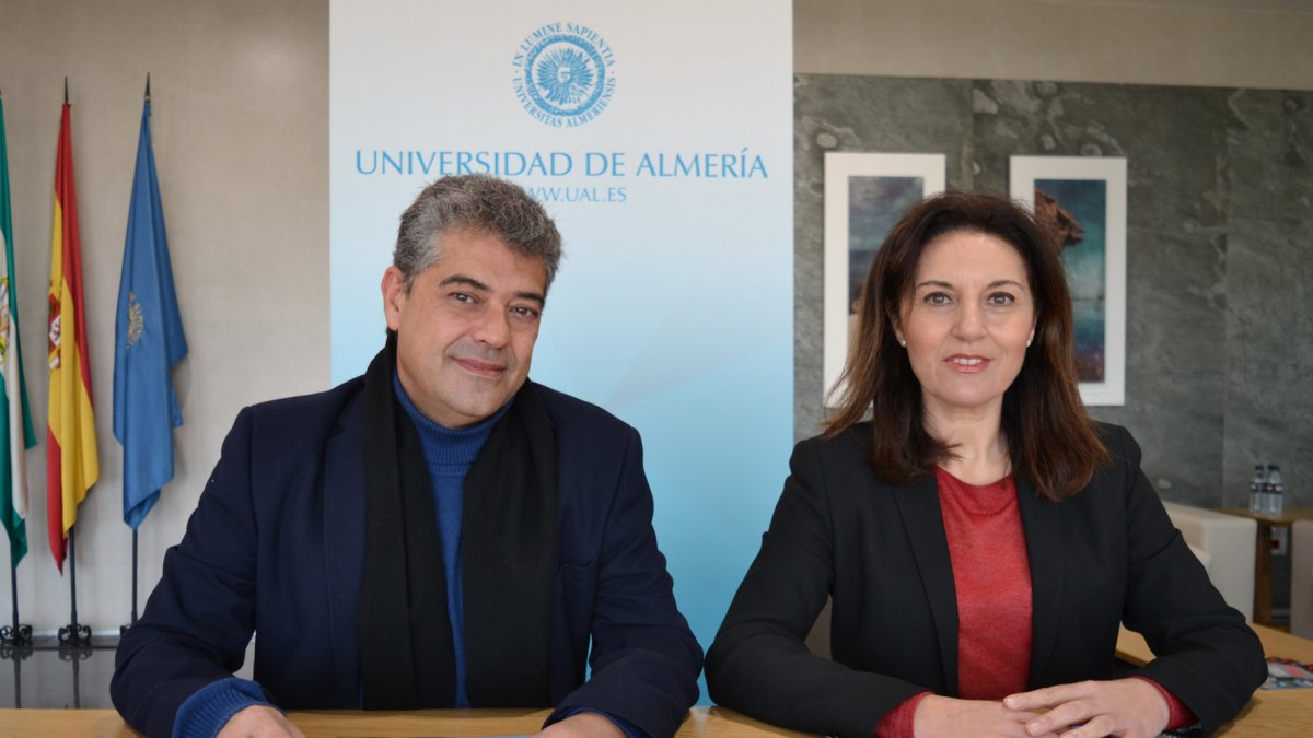 El rector de la UAL, Indalecio Gutiérrez, y la presidenta del Consejo Social, Magdalena Cantero.