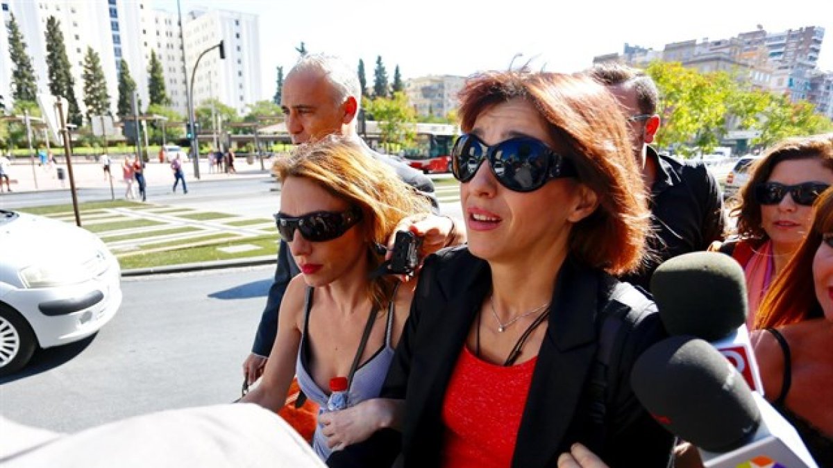 Rivas acusa al padre de malos tratos.