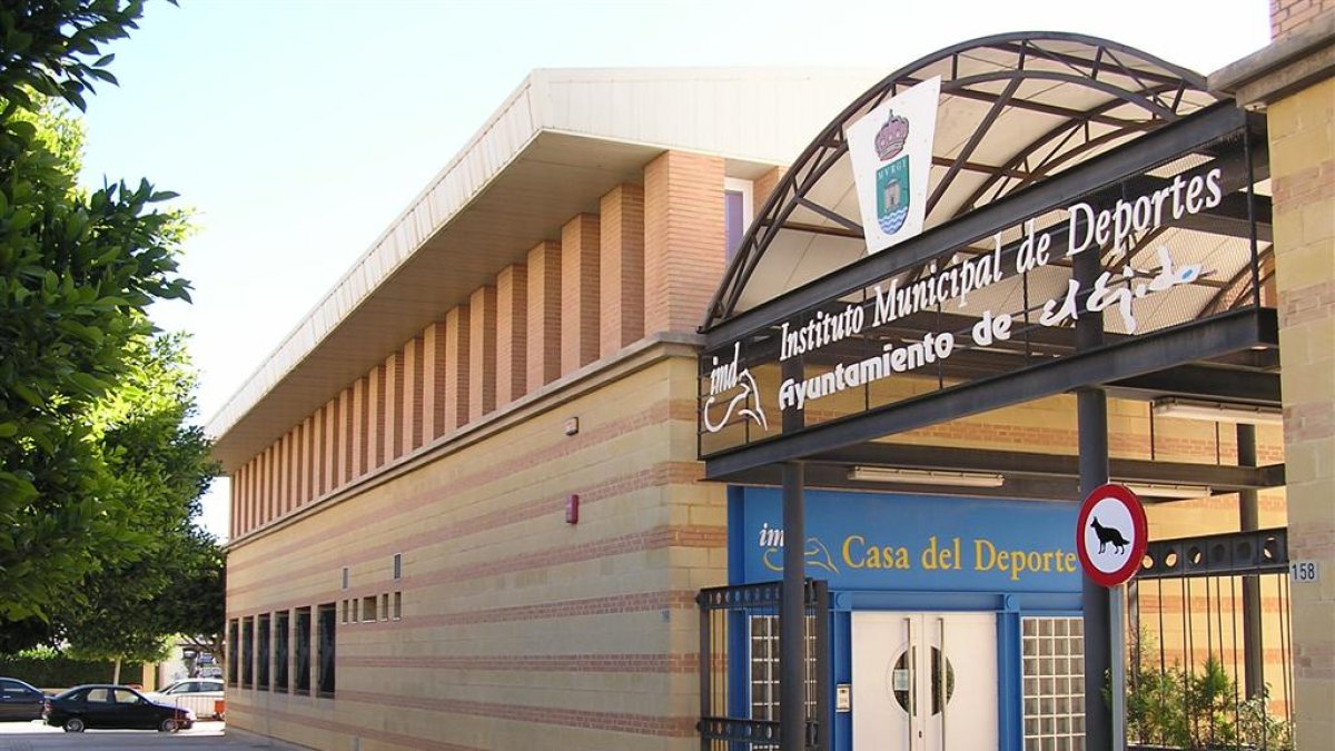 Fachada del Pabellón de Deportes de El Ejido.