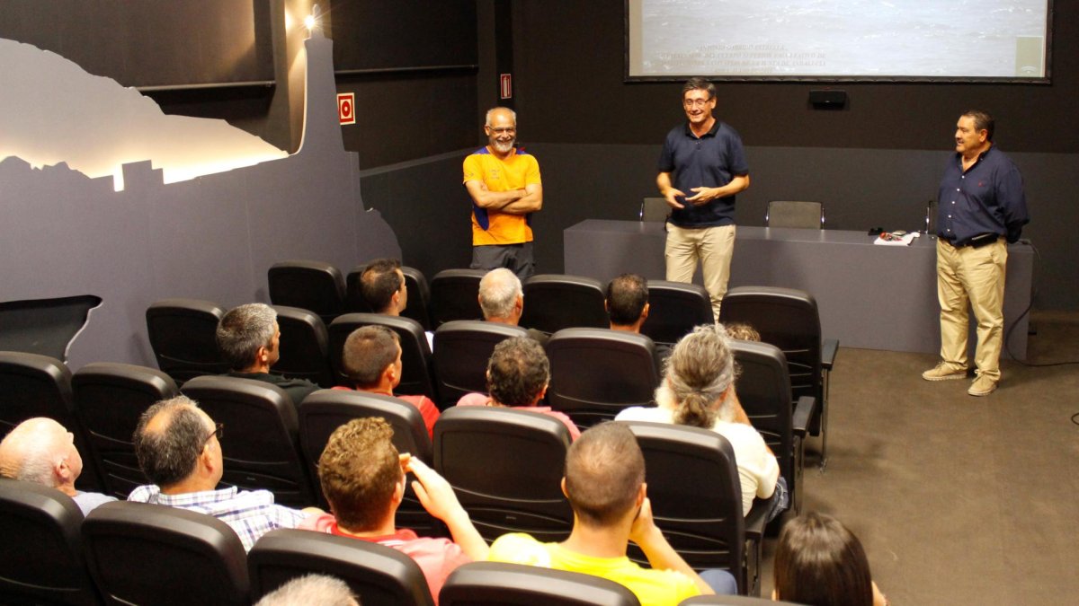 Desarrollo de la charla en el Centro de la Pesca.