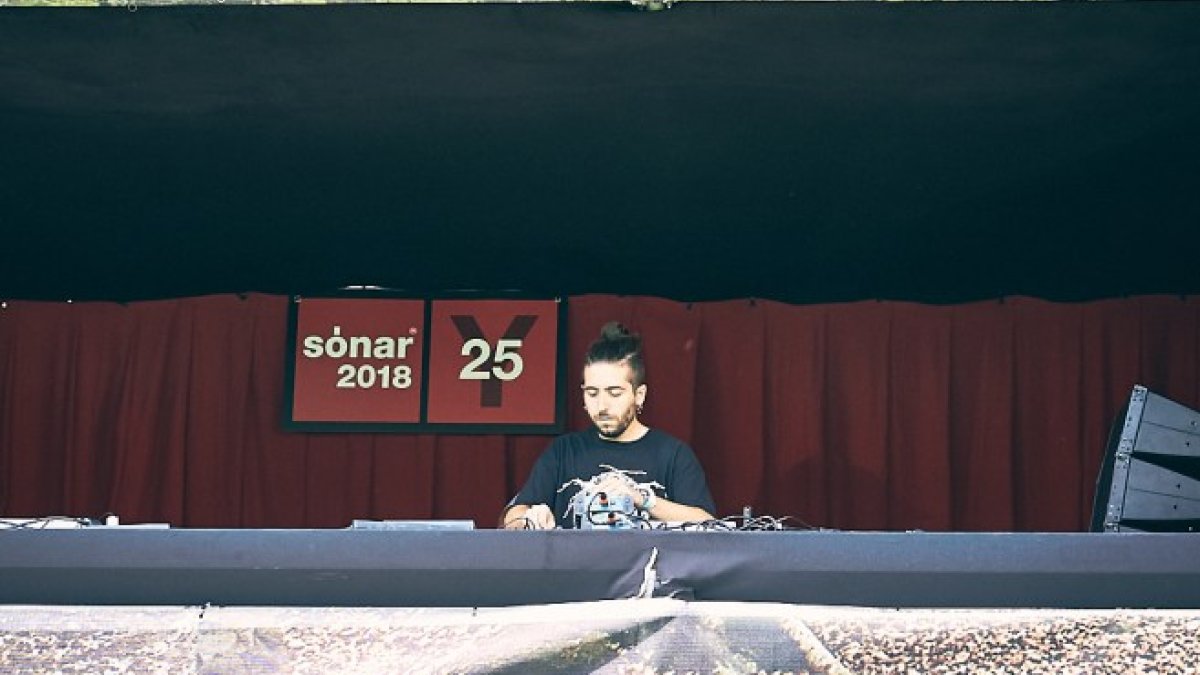 El productor almeriense Raúl Lloriz, durante su actuación en el Sónar 2018.