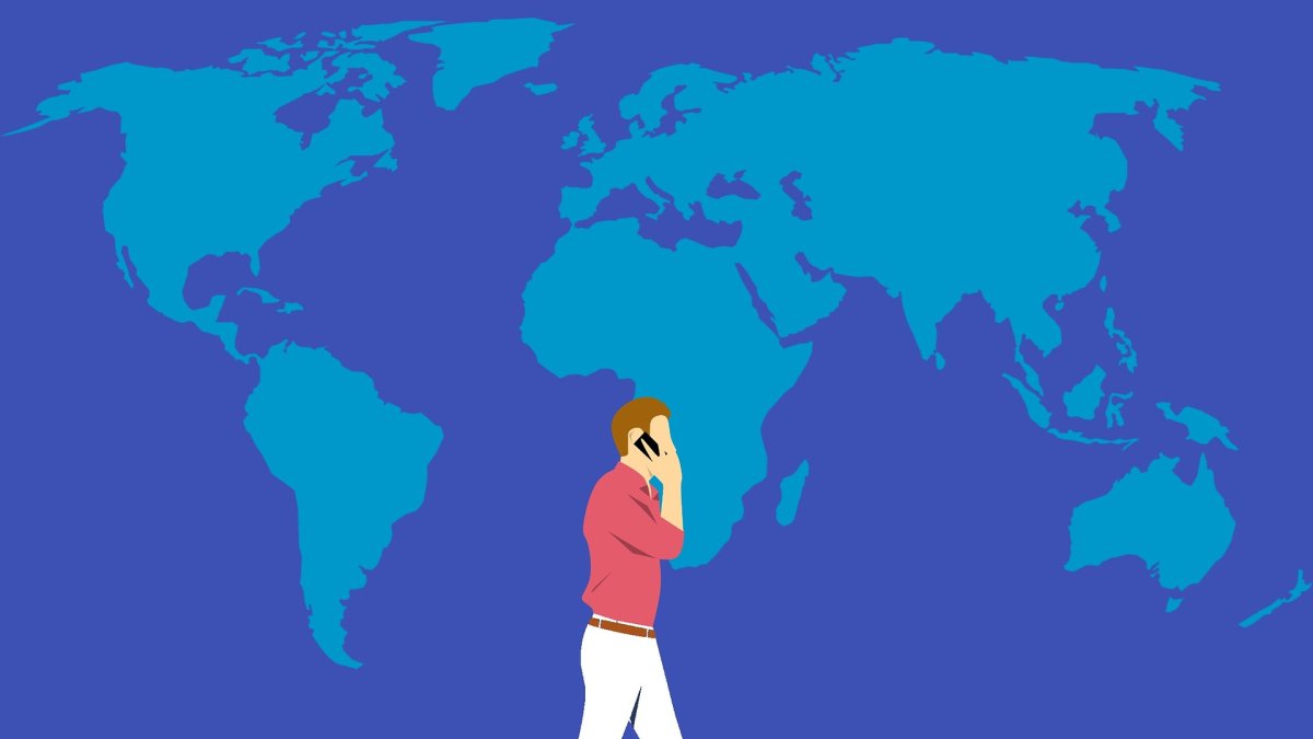 La OCU advierte de los sustos que aún puede dar el roaming este verano.
