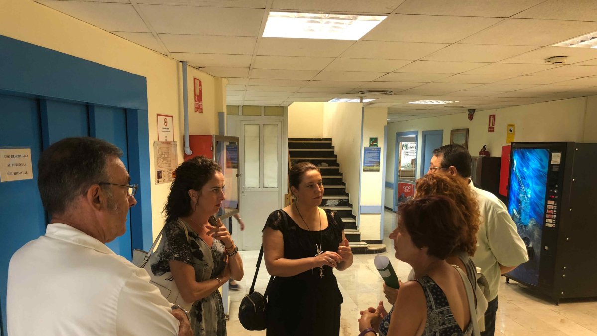 Parlamentarias del PP en el Hospital de Cruz Roja.
