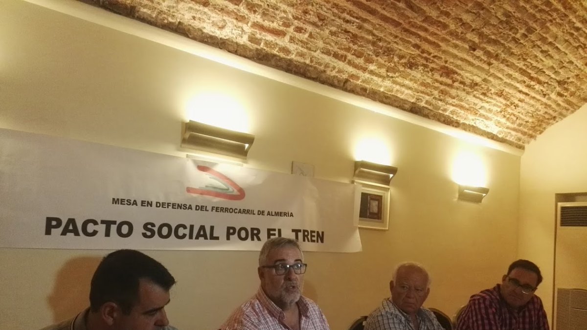Miembros de la Mesa del Tren, esta mañana.