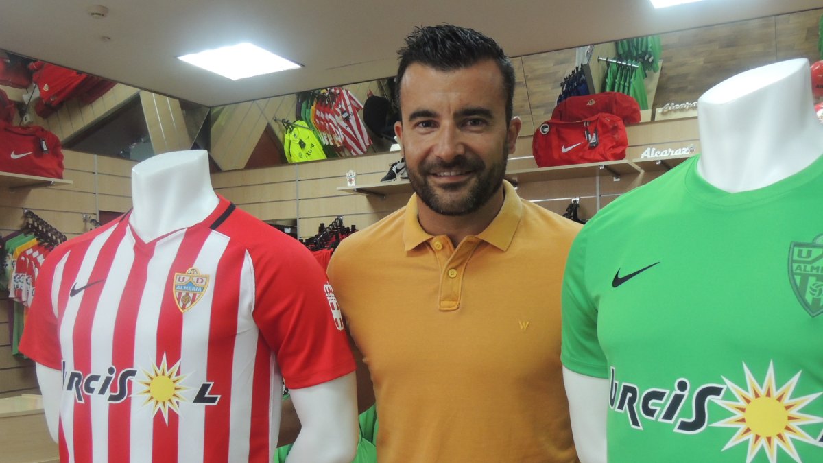 Carlos Hinojo, entrenador del Almería femenino.