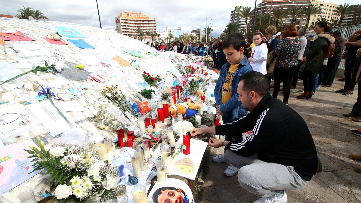 Así lucía La Ballena tras el homenaje al pequeño Gabriel.