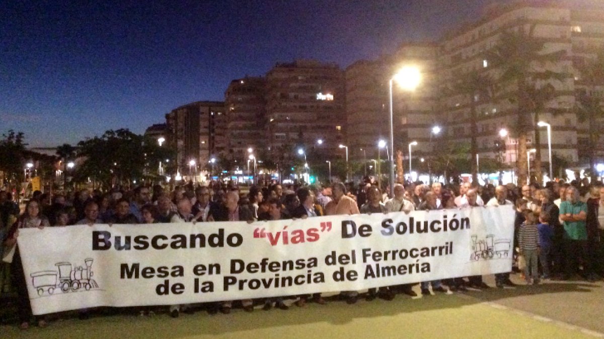 Una de las movilizaciones de la Mesa del Tren.