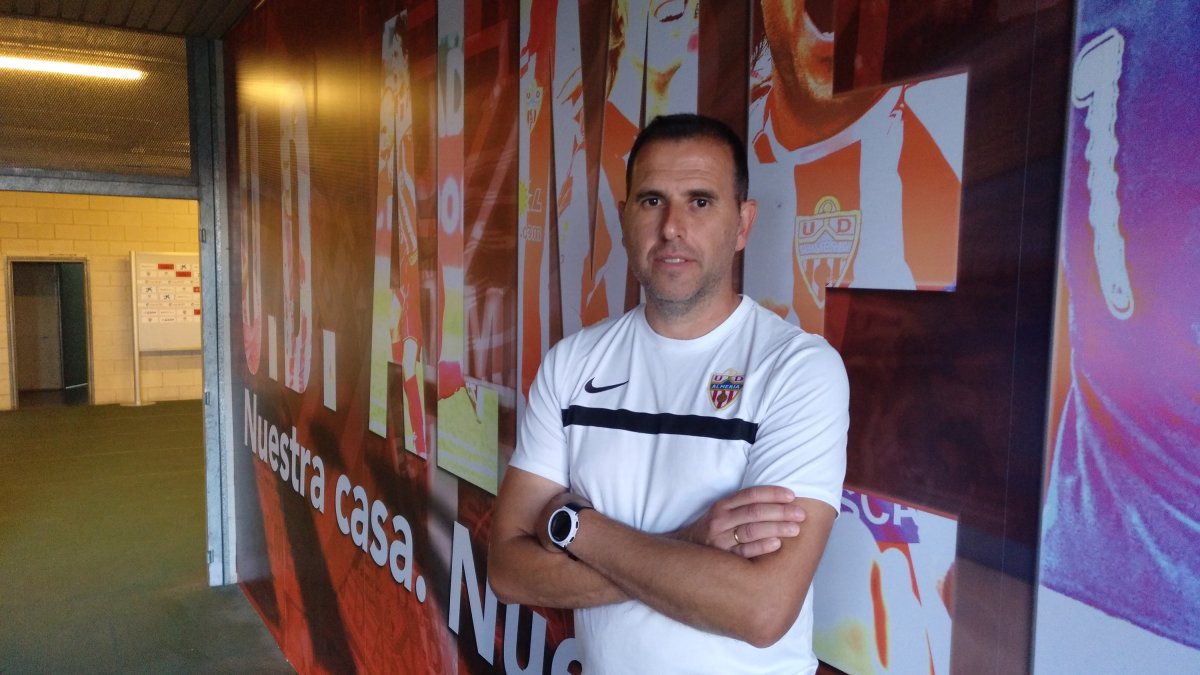 Esteban Navarro, entrenador del Almería B.