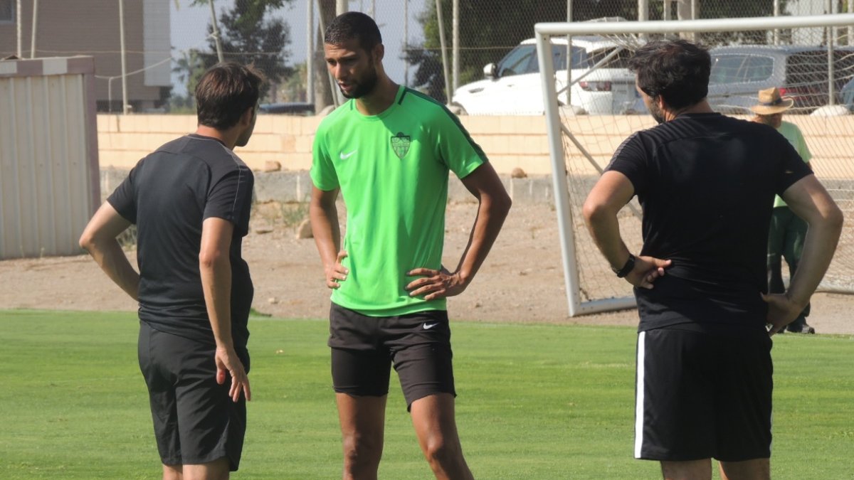 Joaquín habla con Fran.
