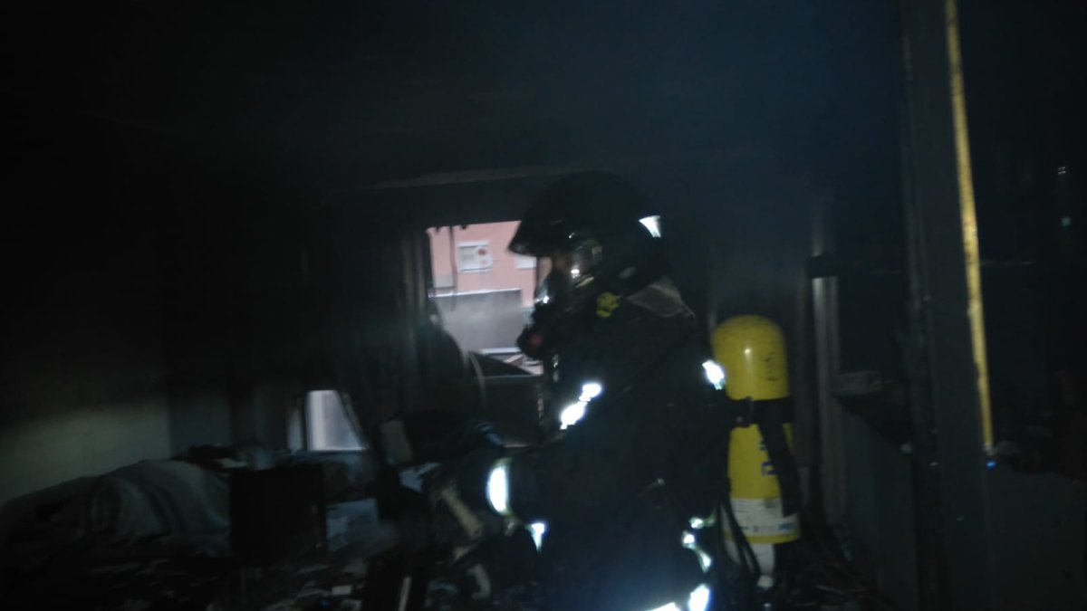 Intervención de los bomberos en una imagen captada in situ con teléfono móvil