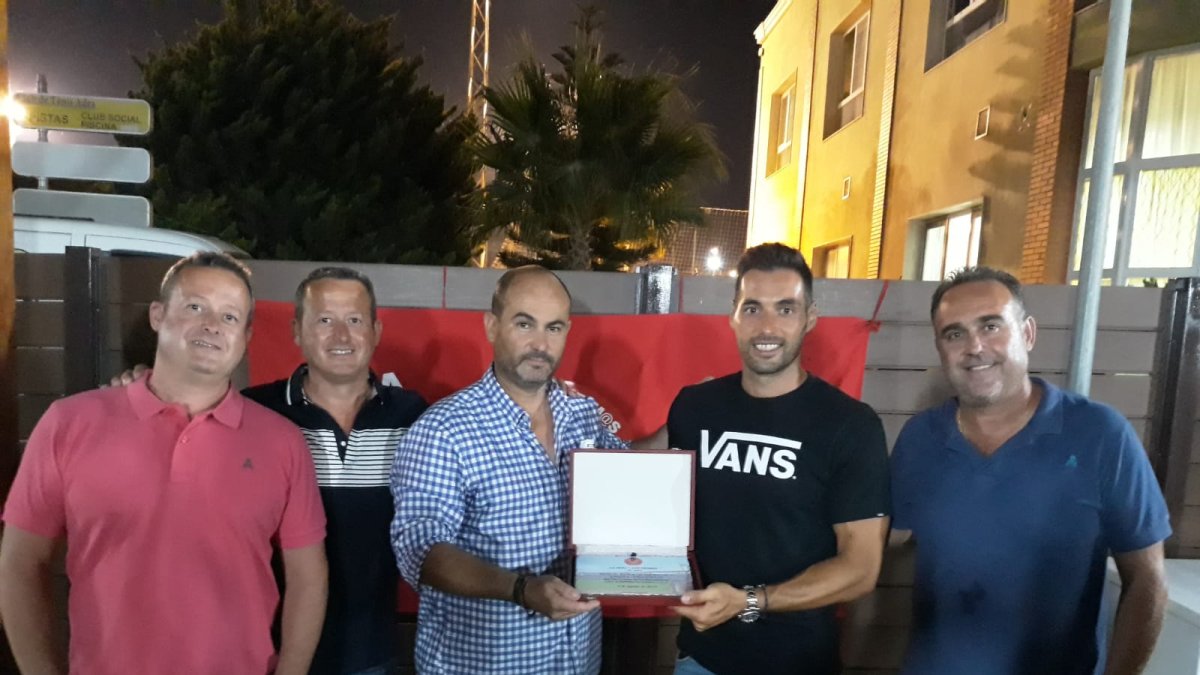 Trujillo con los peñistas de Los Prim@s.