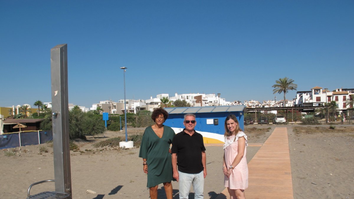 Visita de los concejales de Playas, Obras y Turismo a la costa.