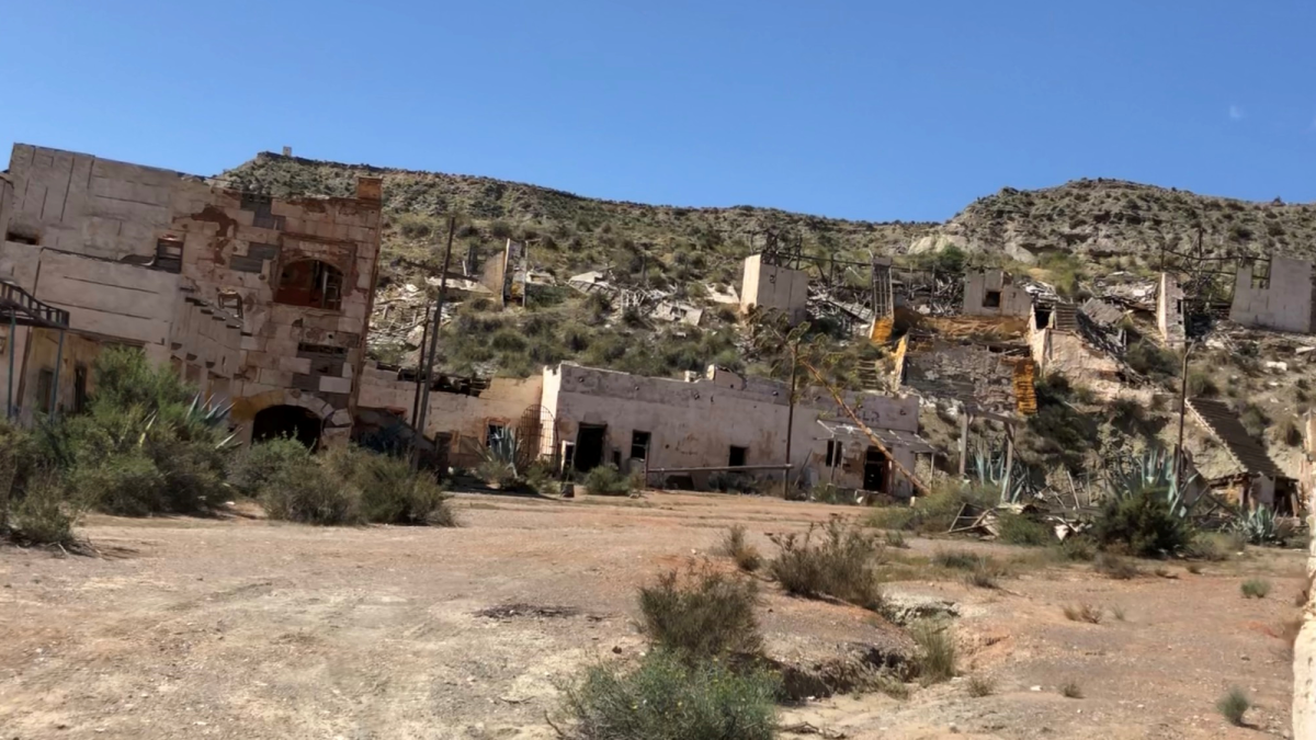 Llas construcciones de El Cóndor aún imponen y desafían el paso del tiempo.