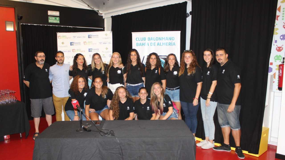 Las almerienses en la presentación de la temporada.