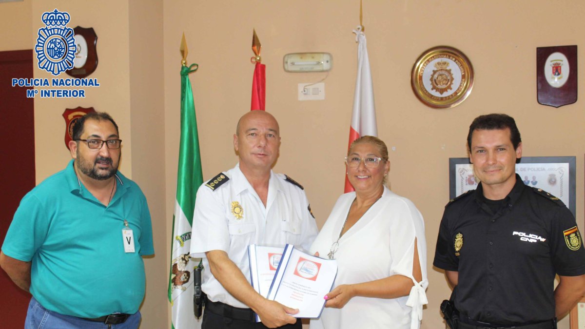 Reunión entre Policía Nacional y Federación de Gitanos de Andalucía en Almería.