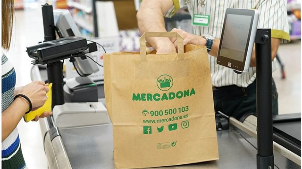 Bolsa de papel que ya ofrece Mercadona en algunos supermercados españoles.