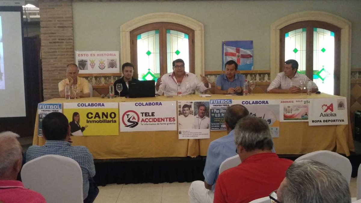 El presidente ultrista, Pepe Cortés, en la presentación del torneo.