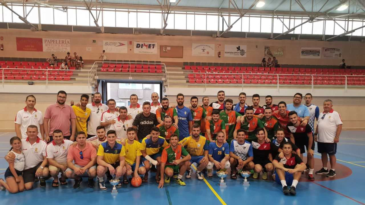 Tabernas disfruta con el mejor fútbol de verano.