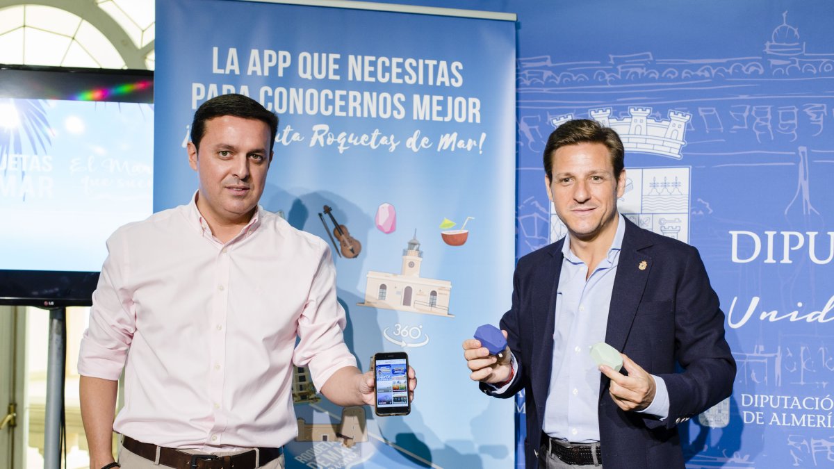 Javier A. García presentando la app de turismo de Roquetas de Mar hace unos días.