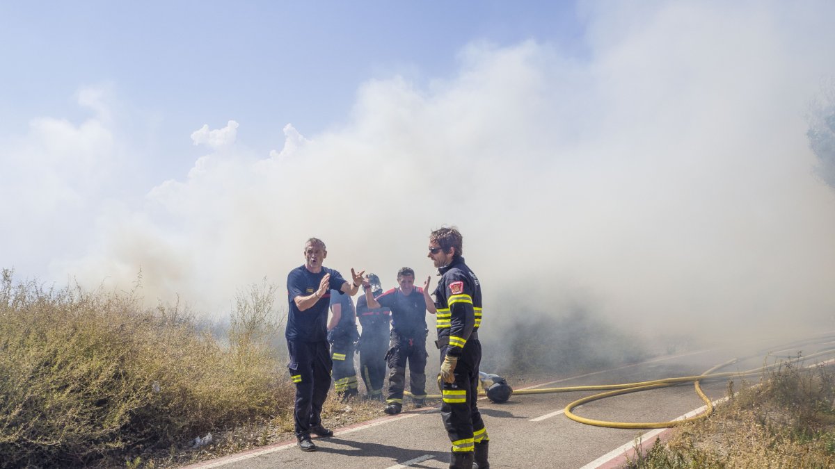 Trabajo realizado en la jornada de ayer por los Bomberos de la capital y los efectivos del Plan Infoca.
