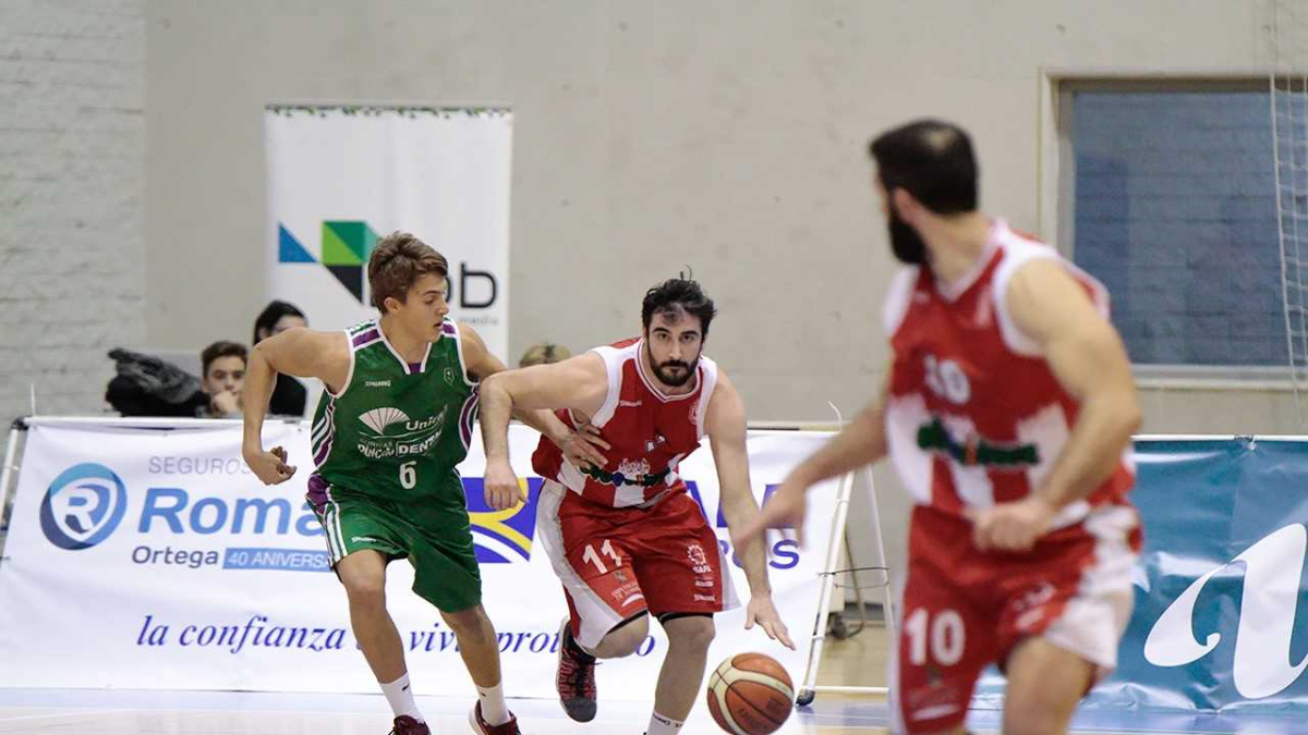 El jugador rojillo en acción.