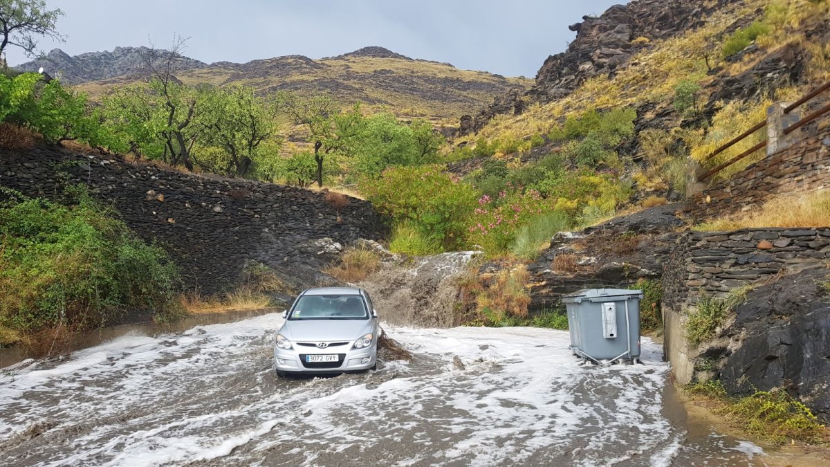Ramblas y cauces secos transportan gran cantidad de agua de lluvia