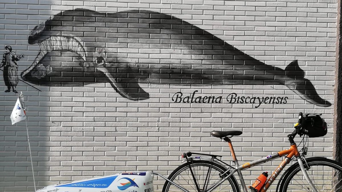 El pelotón estuvo formado por once ciclistas atraídos por la historia y el destino.