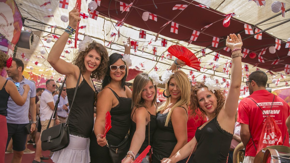Este animado grupo de amigas ha llegado desde Elda a disfrutar de la Feria del Mediodía.