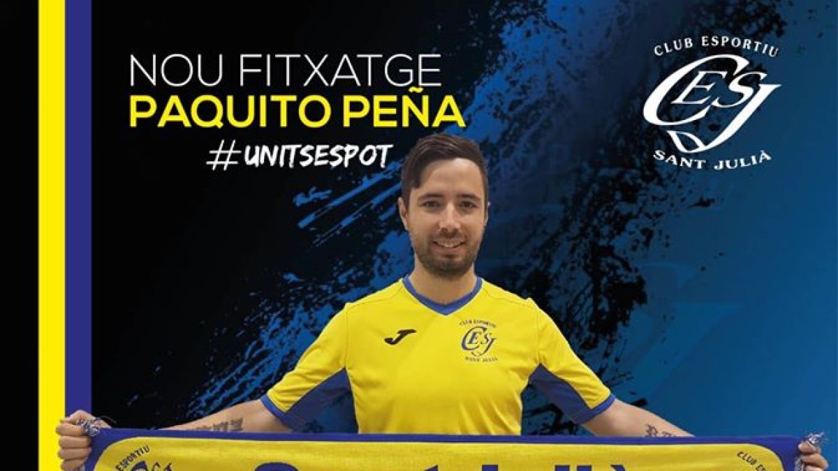 El jugador almeriense con su nueva camiseta.