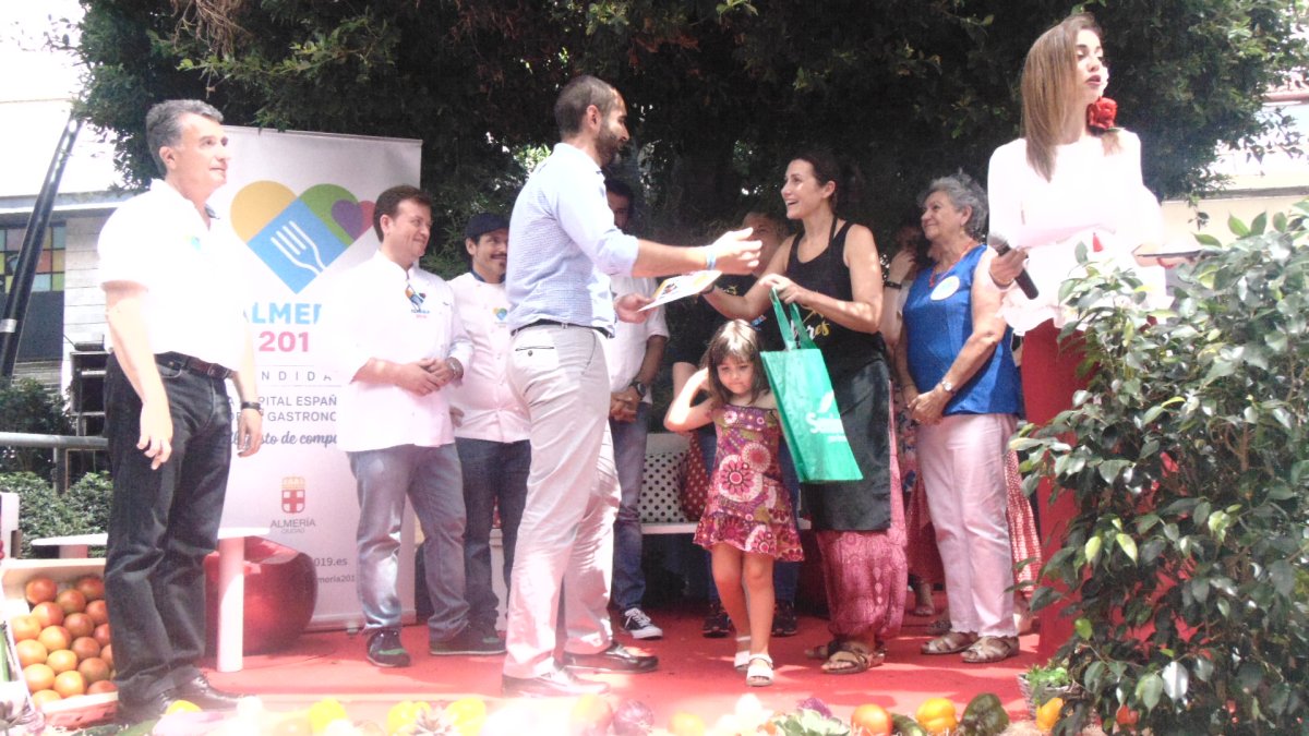 El primer premio fue a parar por segundo año consecutivo a manos de Rebeca Ruiz, con un plato de jibia en salsa y una tapa de tabernero.