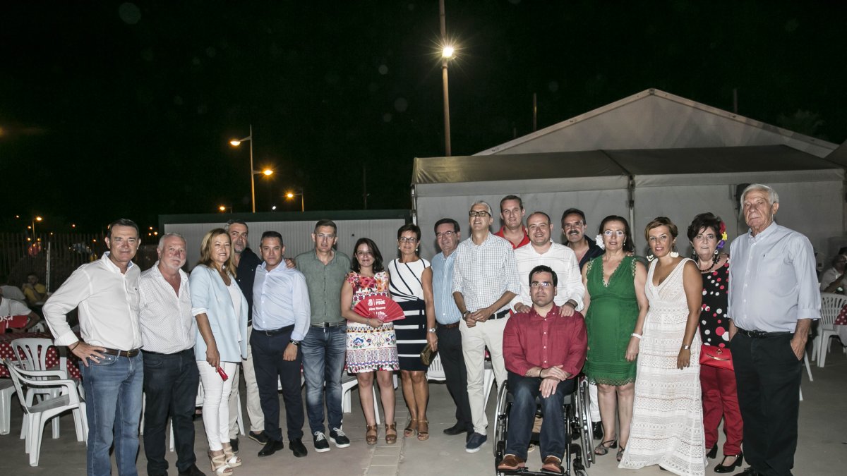 Adriana Lastra junto a otras autoridades socialistas en la cena anual del partido en la Feria de Almería.