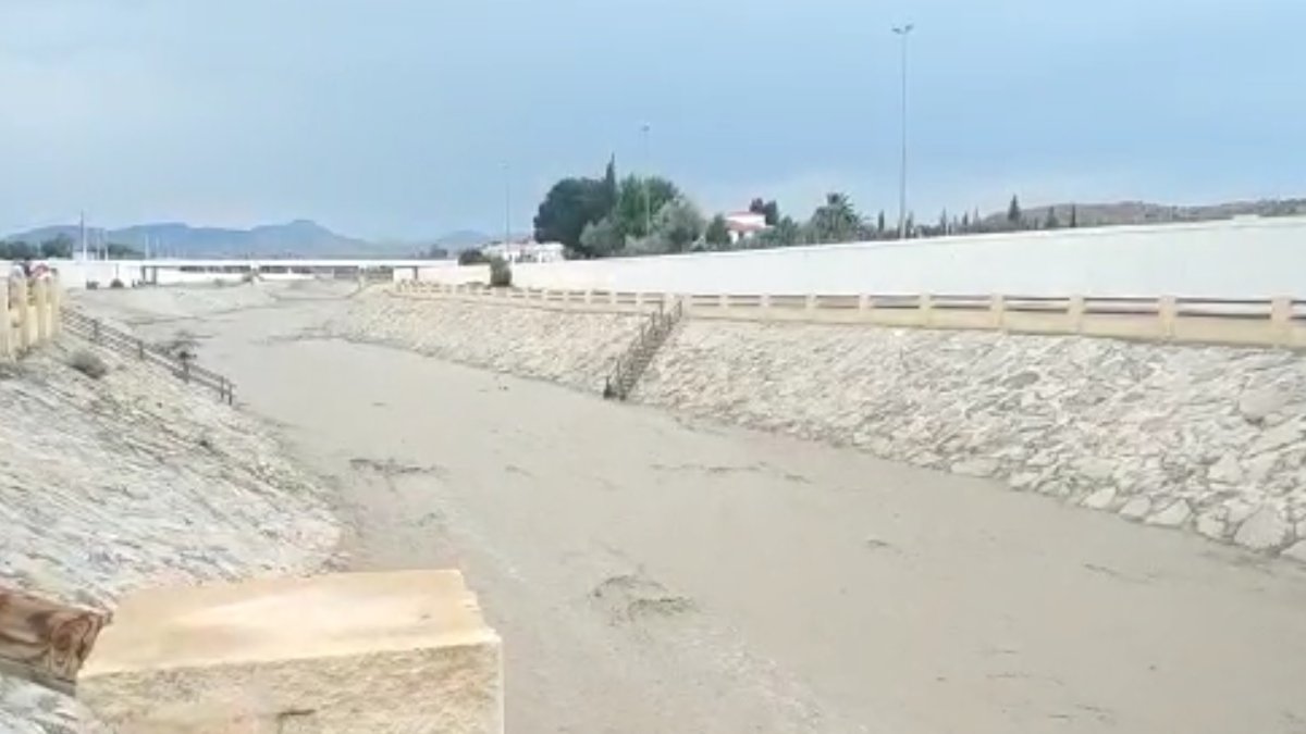 Aspecto de la rambla de Albox, en una imagen de archivo, tras la tormenta y la lluvia caída.