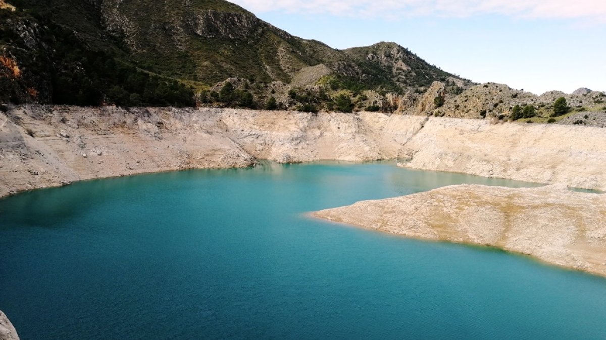 Uno de los embalses del Segura con un nivel bajo de agua
