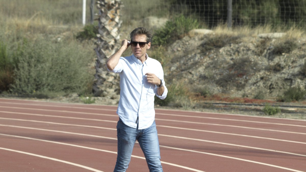 Miguel Corona pide tranquilidad y paciencia con su nuevo modelo.