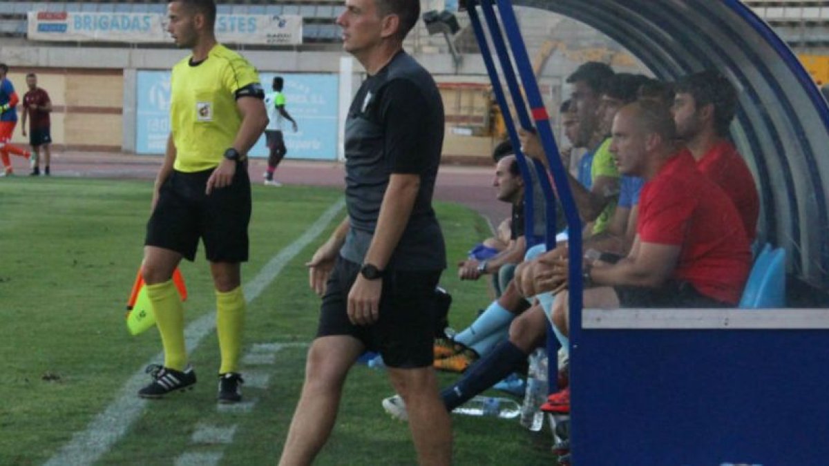 Alberto González en el banquillo de Santo Domingo.