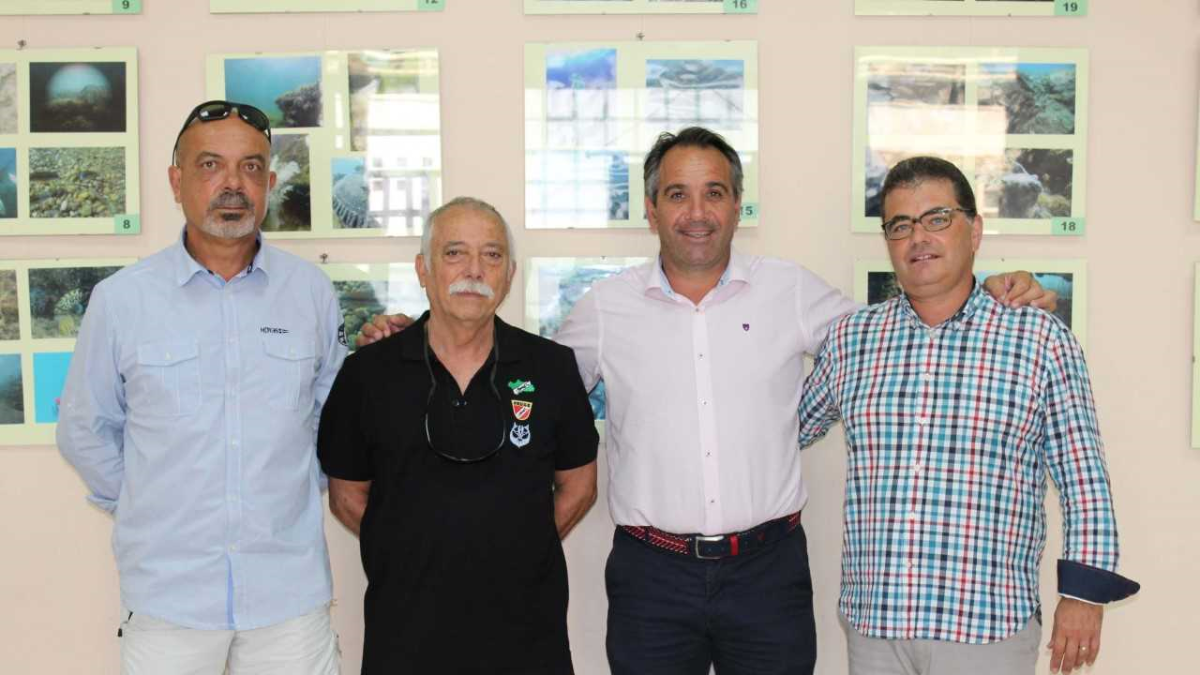 Juanjo Segura con los organizadores de esta actividad.