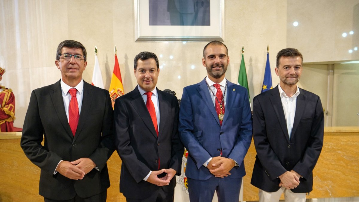 El alcalde con los líderes andaluces de PP, IULV-CA y Ciudadanos
