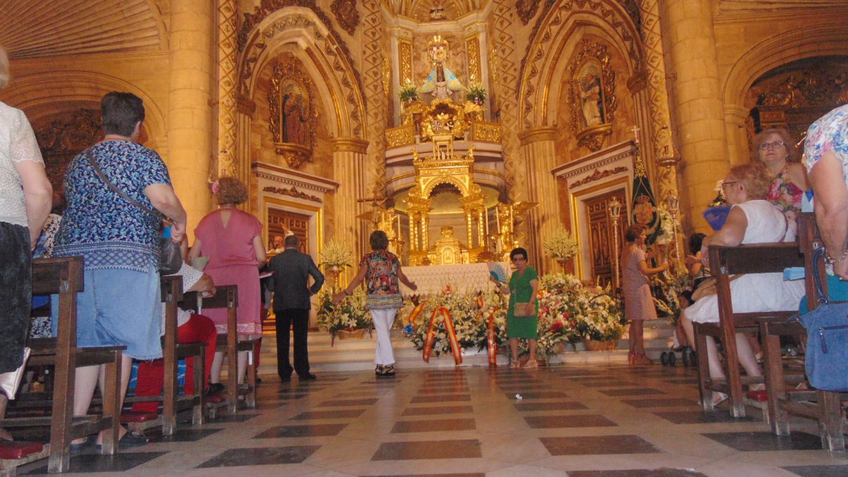 Ofrenda floral a la Virgen del Mar, Patrona de Almería.