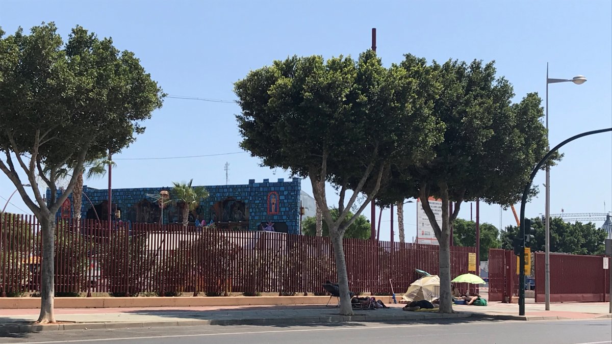 Los fans esperan a sus ídolos desde el viernes por la mañana.