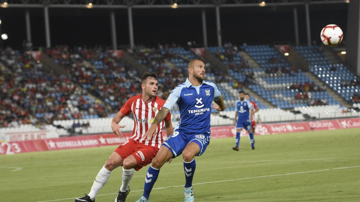 Álvaro Giménez se estrenaba con el Almería en el Mediterráneo.