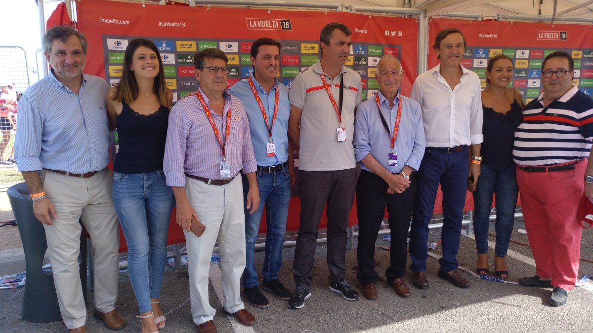 Diputación y Ayuntamiento de Roquetas de Mar, sobresalientes.