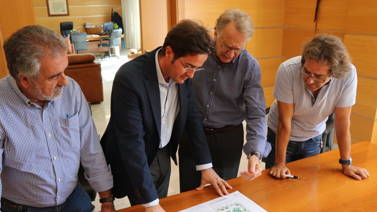 Francisco Gongora supervisando el proyecto.