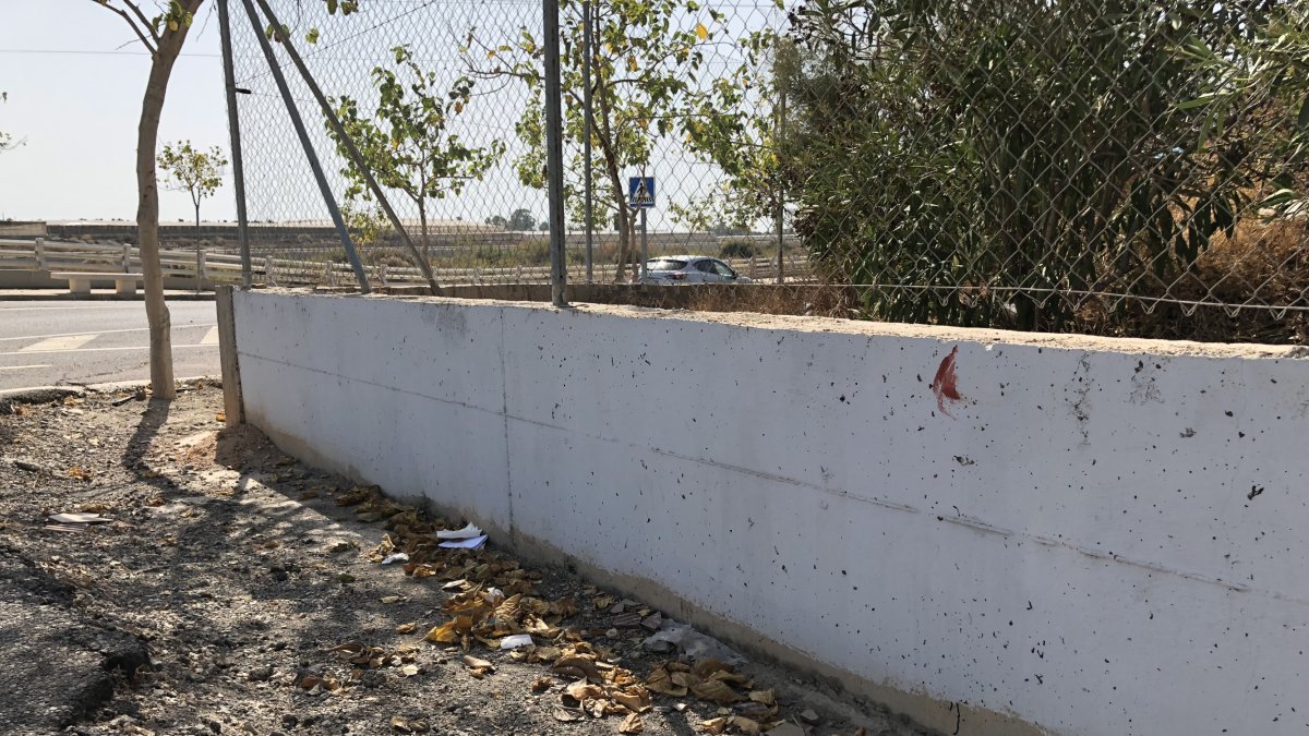 La agresión se produjo en la vía entre el río y el recinto ferial